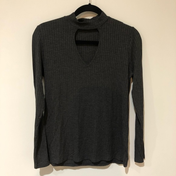 ⭐️⭐️⭐️LONG SLEEVE CUT OUT MOCK NECK - Picture 2 of 5